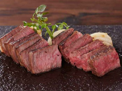 黒毛和牛サーロイン・赤身肉　ステーキ2種食べ比べ（各50g）100g