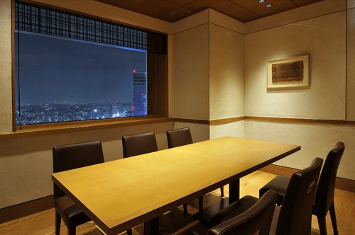 個室の窓からも見える綺麗な夜景