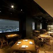 落ち着いた雰囲気のダイニングフロア