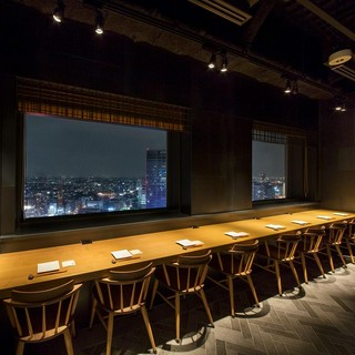 景色を一望できるカウンター席