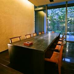 人数に合わせて利用できる、大小合わせて13の個室部屋