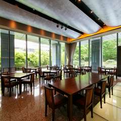 100名でのパーティーも可能なメインダイニング