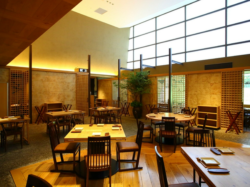 天井が高く開放感のあるフロア