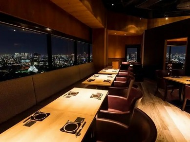 38階から大阪の夜景を見下ろせ、記念日のデートにぴったり