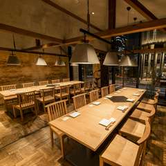 各種宴会や接待、会食に。人数に合わせて利用できるテーブル個室