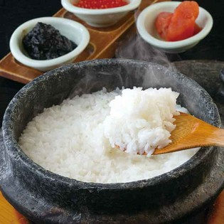 島根県奥出雲仁多米籾貯蔵のコシヒカリを石釜炊きに