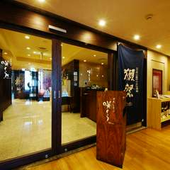 阪急グランドビル27階で、夜景を眺めながら過ごせる大人の空間