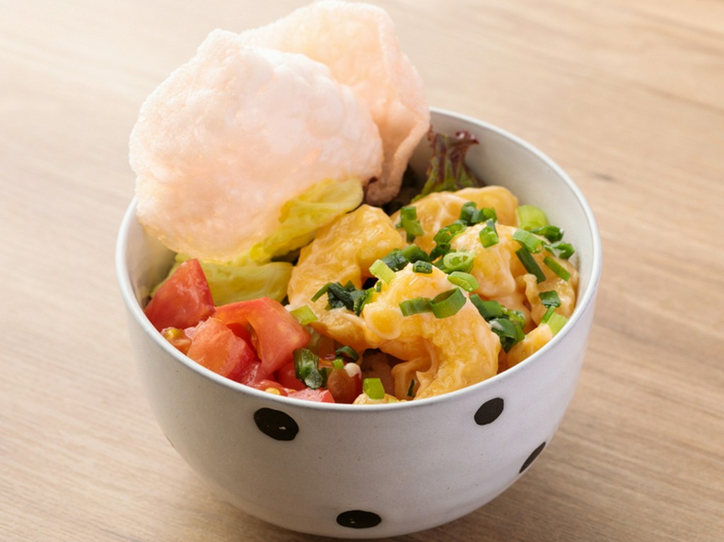 海老名店限定メニュー『エビマヨサラダ丼』