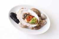 定番の”ロックフェラー”を焼き牡蠣にしました。