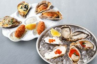 生牡蠣 / レモンソースとイクラのオイスターカクテル / 魚介とトマトソースのオイスターカクテル / ガーリックバターと香草パン粉の焼き牡蠣 / オイスターロックフェラー / カキフライ