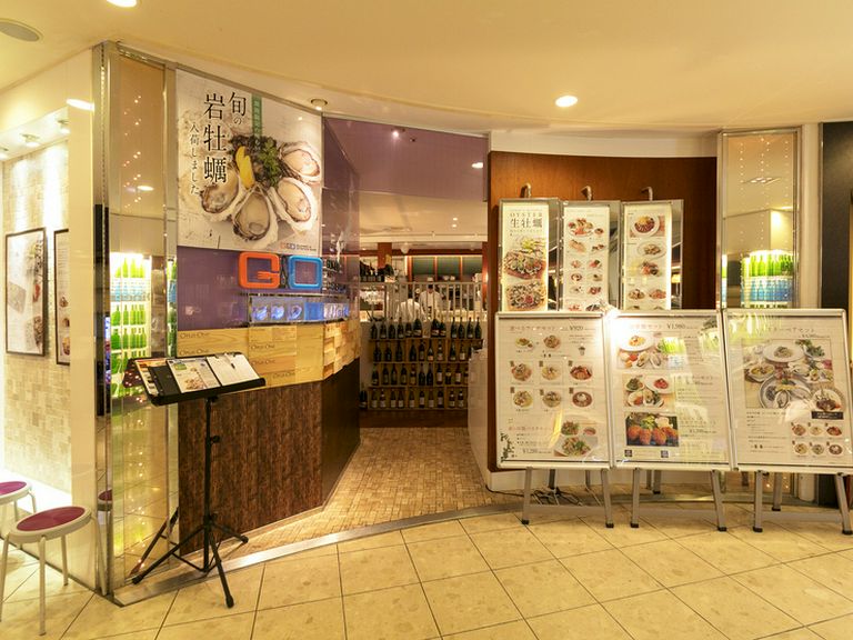 なんばパークス6Fにある明るい雰囲気のオイスターバー