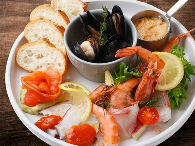 シーフード前菜の盛り合わせ