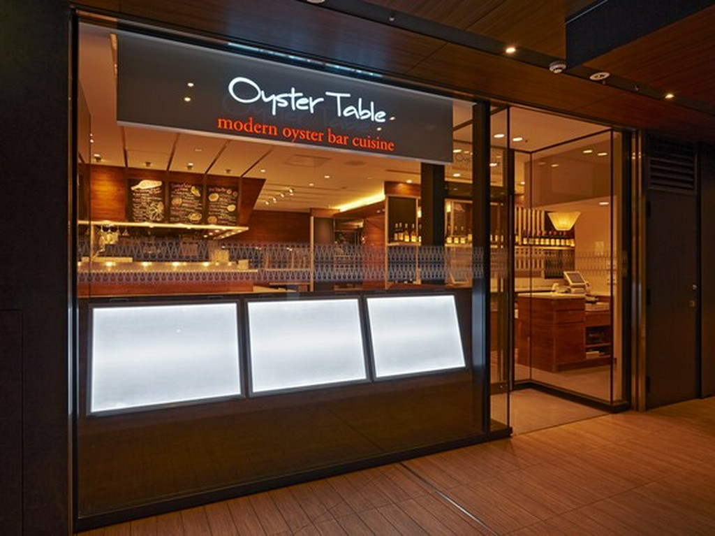 上野の森サクラテラス3Fにあるおしゃれなオイスターバー