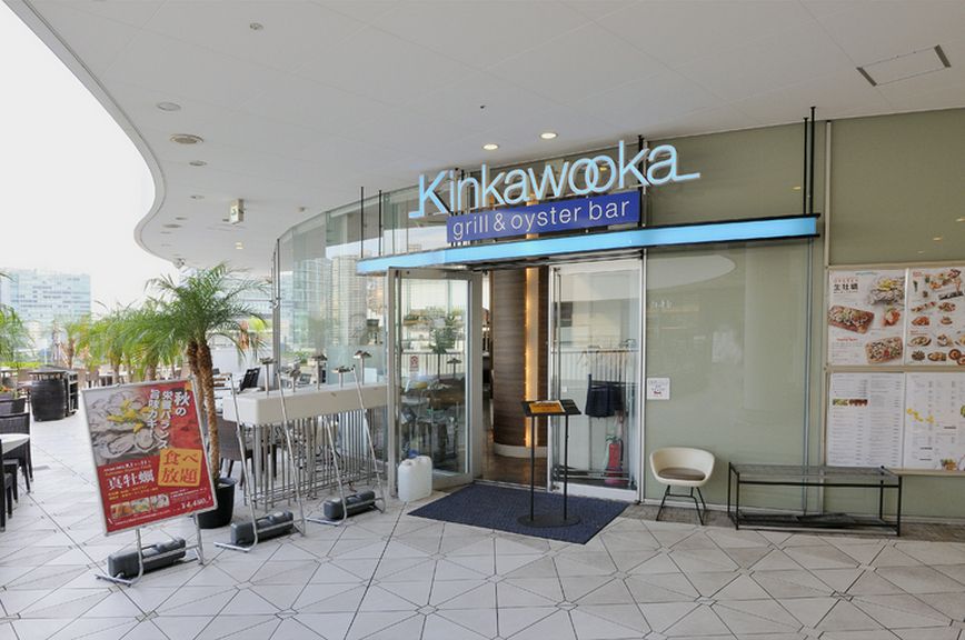 横浜駅から徒歩10分ほど。横浜ベイクォーターの5F