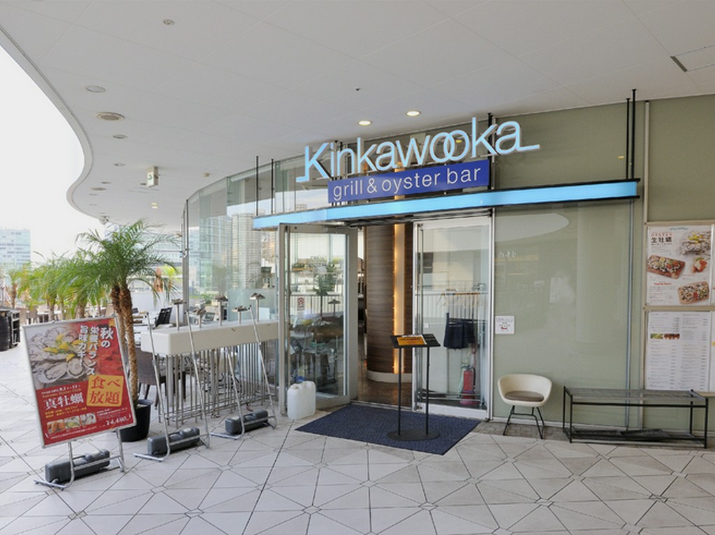 横浜駅から徒歩10分ほど。横浜ベイクォーターの5F