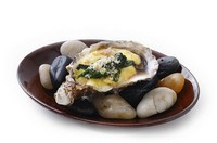 飴色玉葱と牡蠣スープで仕上げたオニオングラタン風の焼き牡蠣です。
