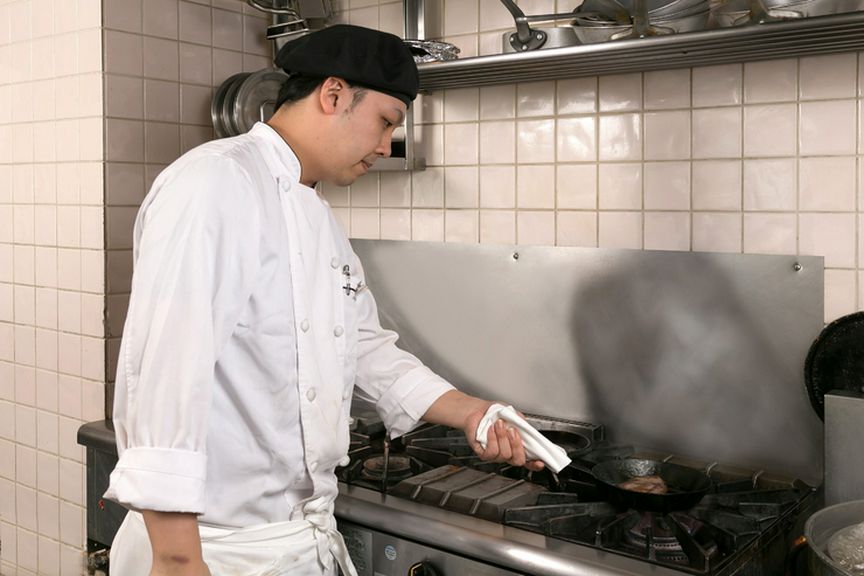 歓迎の心を込めて、元気な挨拶でお客様をお出迎え