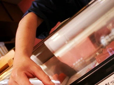 新鮮なネタを熟練の職人が真心を込めて握る絶品本格江戸前ずし