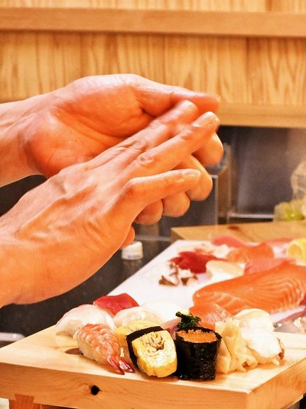 本格職人が握りる一品をご堪能ください。