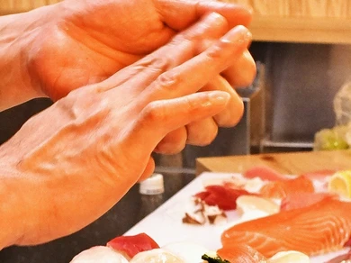 本格職人が握りる一品をご堪能ください。