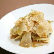 ピリ辛ゴマ風味の京鼎楼スタイルのザーサイ。箸休めにどうぞ!

