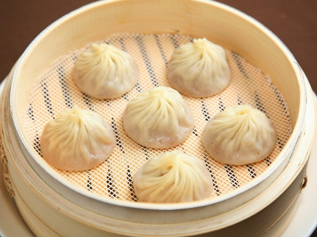 極薄皮の中に旨みと、肉汁がたっぷりと詰まった『小籠包』