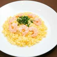 台湾黒酢と白黒こしょうがきいた醤油味のスープ。 すっぱさと辛さが融合した絶妙の味。