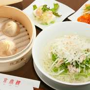 お好みの麺又は飯＋小籠包3ヶ＋前菜＋本日の一品

※価格は税抜価格です。