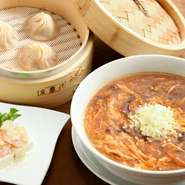 サンラータン麺＋小籠包3ヶ＋前菜

※価格は税抜価格です。