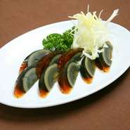 当店オリジナル！　台湾のオイスターソースを使い、コクのあるピータンです