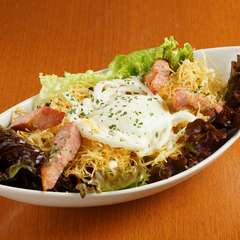 じゃがいもパリパリサラダ（シーザードレッシング）