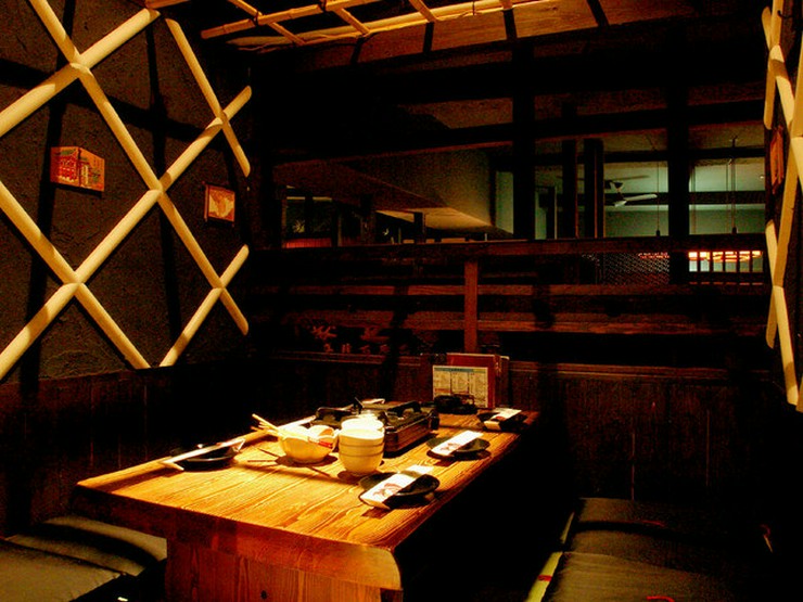 京町恋しぐれ 新宿 本館 新宿三丁目/居酒屋 座席 | ヒトサラ