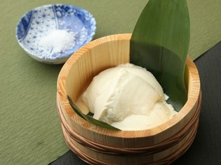 京都から仕入れた豆乳を使った『当店自慢の自家製本にがり豆冨』