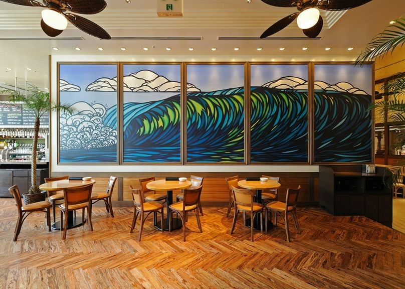 シーンで使い分けができる2層のフロア。壁画にも注目