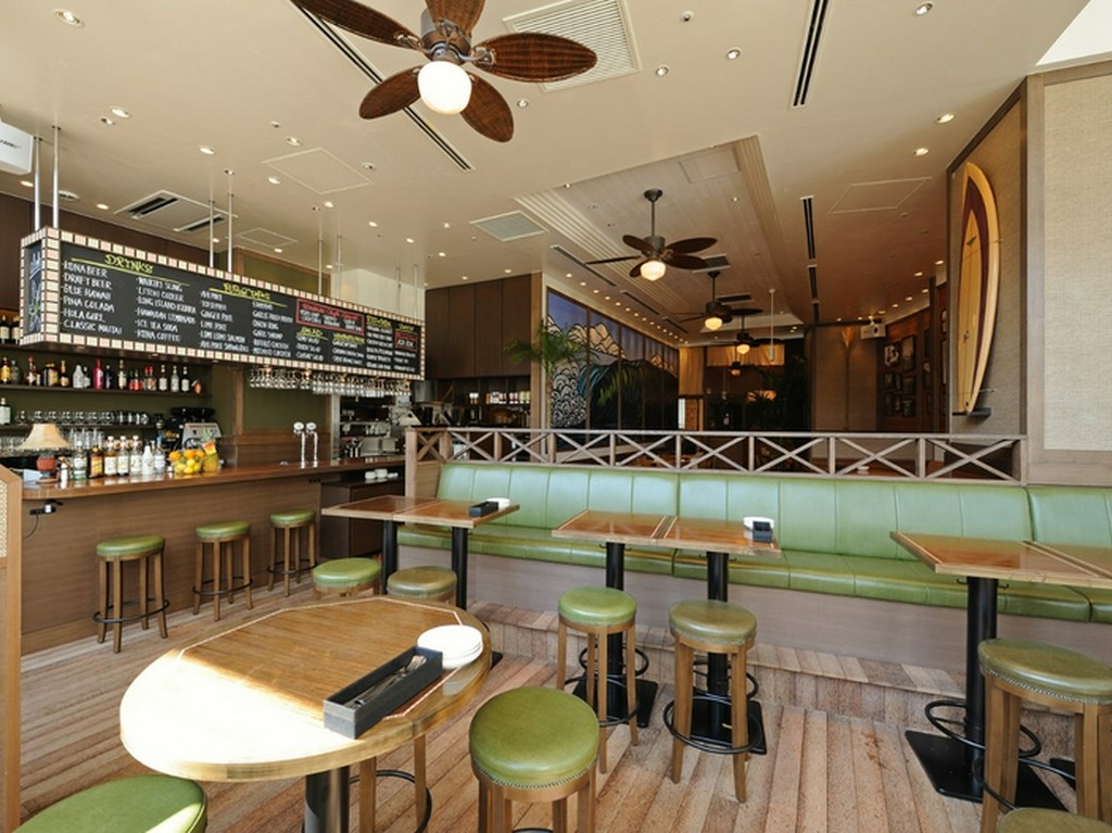 開放感あふれるテーブル席