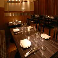 シックな空間で味わうこだわりのひと品。イタリア産のワインをはじめ、ドリンクも各種充実しています。普段使いから記念日まで、デートにはうってつけ。大切な方とゆったり過ごせます。