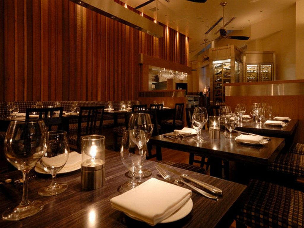 心落ち着く雰囲気を演出する店内