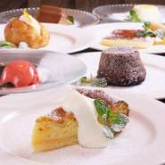 イタリアンドルチェの定番『ティラミス』や、旬のフルーツを添えた『クレーマ　カタラーナ』など。自家製イタリアンデザートが食後を彩ります。