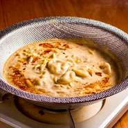 スープを沸かして餃子を入れ、餃子の皮が柔らかくなったら食べごろです。