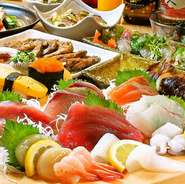 本格職人が握る自慢の『江戸前寿司』や新鮮さが自慢の『刺し盛り』など
新鮮な魚介類のメニューをメインに、豊富なで美味しい料理を取り揃えたお得なコース料理もご用意。各種ご宴会やパーティなどに最適です！