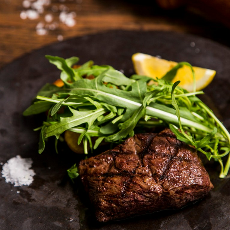 ハラミステーキ　レモンとルッコラとともに（200ｇ）
