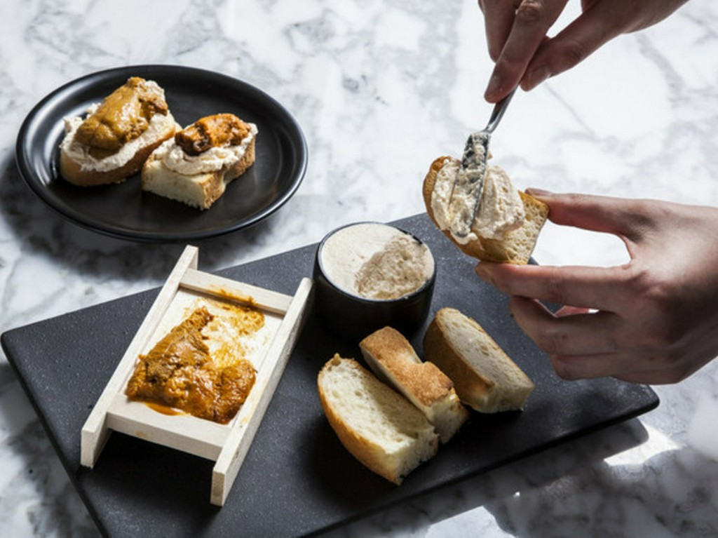 箱ウニで出すウニスケッタとウニホイップ