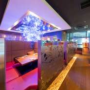 おしゃれな店内は女子会に大人気。美味しい料理と居心地の良さから、女子のお喋りは尽きません。