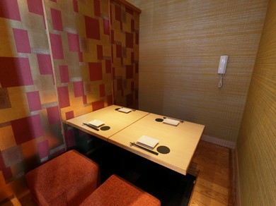 和の伝統とモダニズムが融和した空間で、プレミアムなひとときを