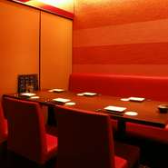 和を基調としたモダンな空間は女子会に嬉しい完全個室。いつもとは少し違ったしっとりとしたムードの中、大和撫子の集いはいかが。周囲の目を気にすることなく食事を楽しむことができ、ママ会にもおすすめです。