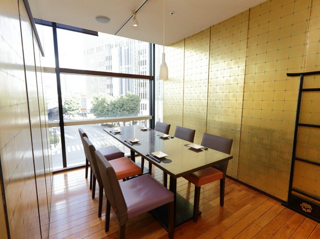 有楽町の夜景を楽しみながらの食事はまた格別