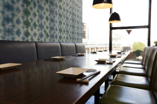 少人数から大人数まで、人数に合わせて使える完全個室