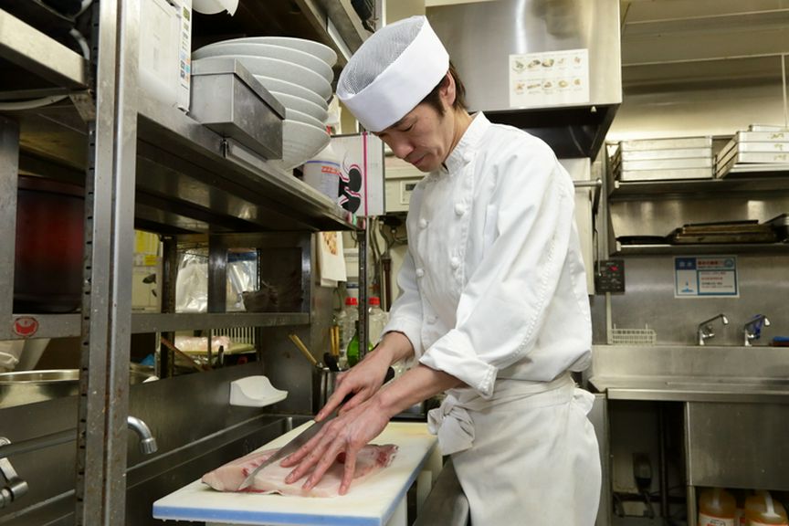 お客様の笑顔を想像しながら、心を込めた料理でおもてなし