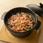 釜茹で桜海老とあさりの深いうま味が染み渡る春の土鍋ごはん。

※2人前より承ります