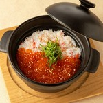 蟹とイクラの土鍋ごはん（※二人前より承ります）